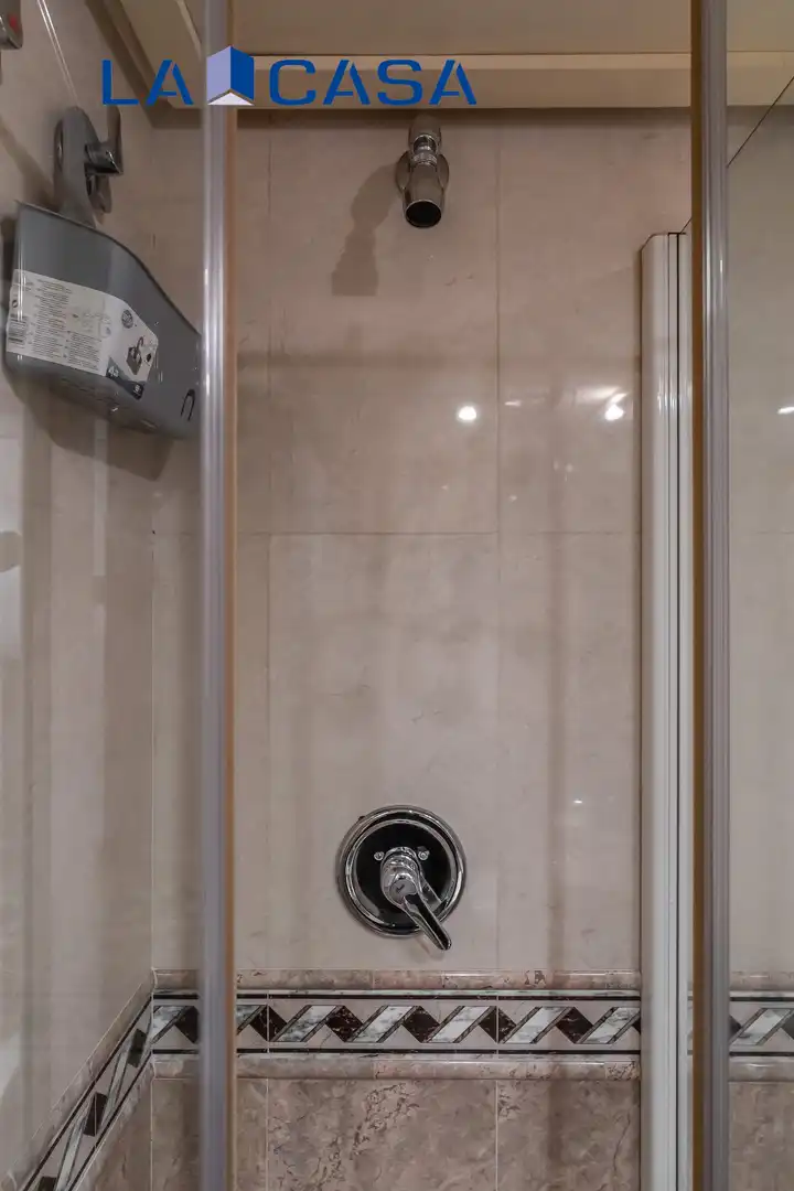 Bany de Pis en venda en Madrid amb Calefacció i Piscina
