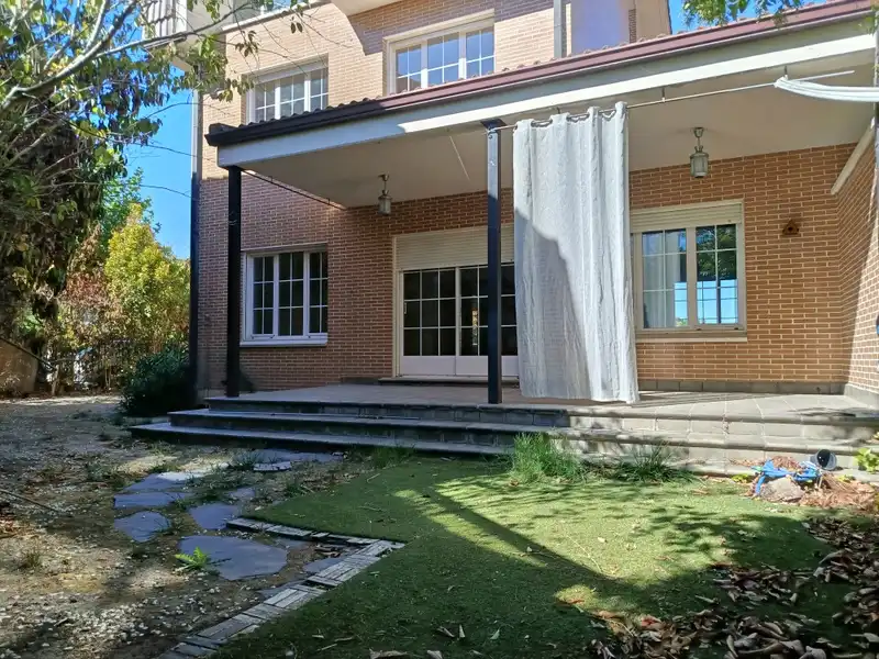 Semi-detached house with pool for sale in Simancas, imagen 87