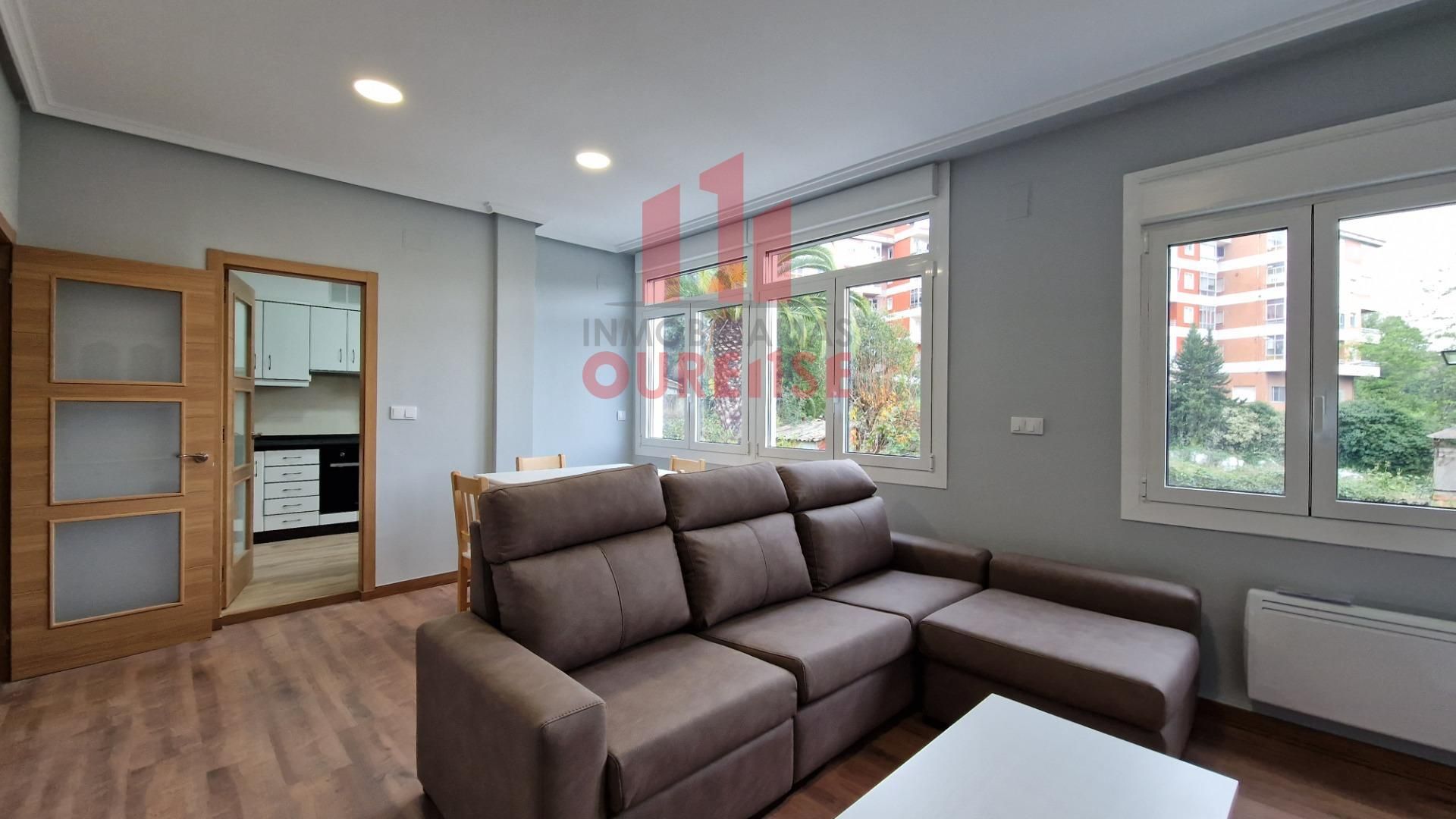 Sala d'estar de Pis de lloguer en Ourense Capital  amb Calefacció i Balcó