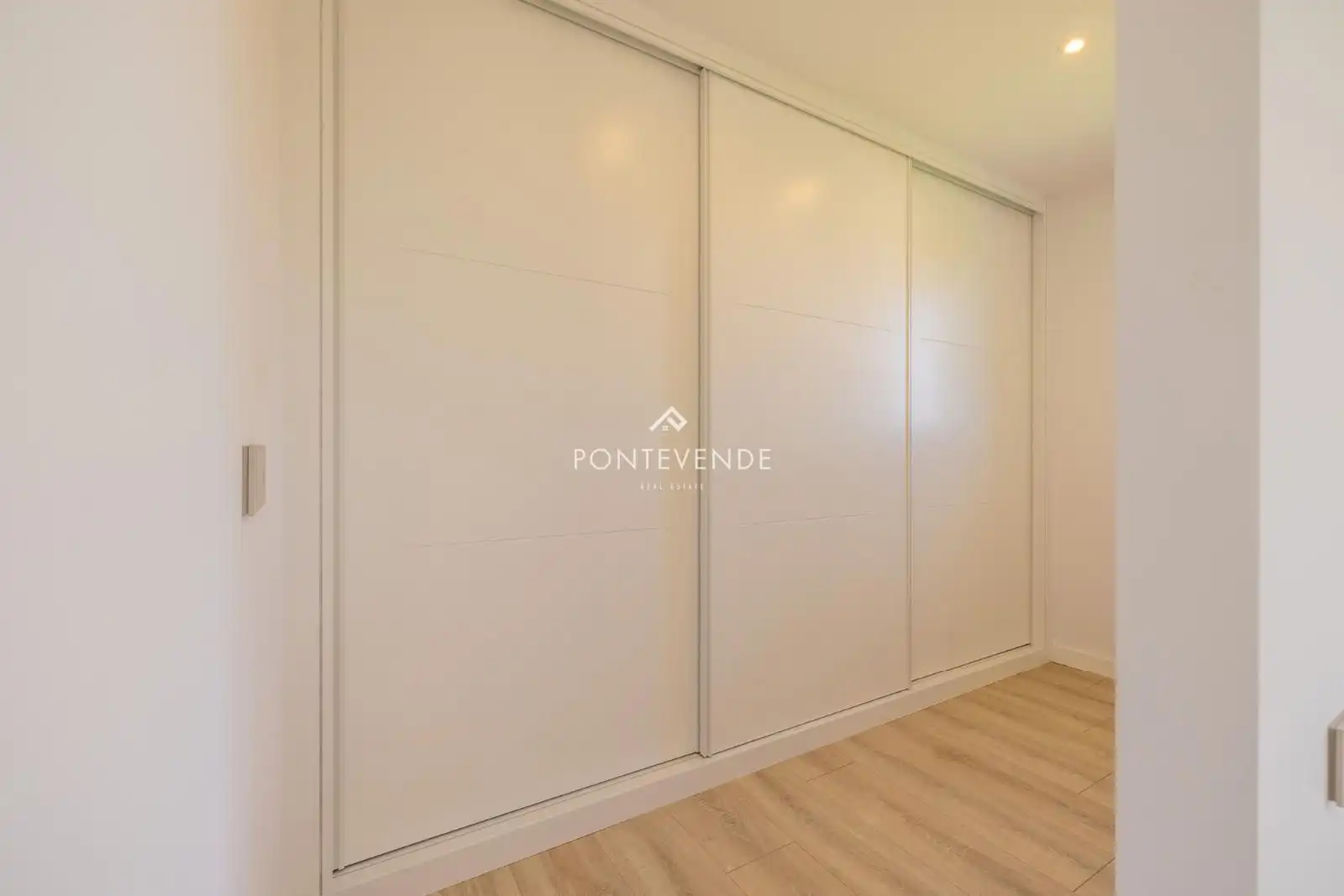 Bedroom of Houses for sale in Sanxenxo  with Private garden, Parquet flooring and Terrace