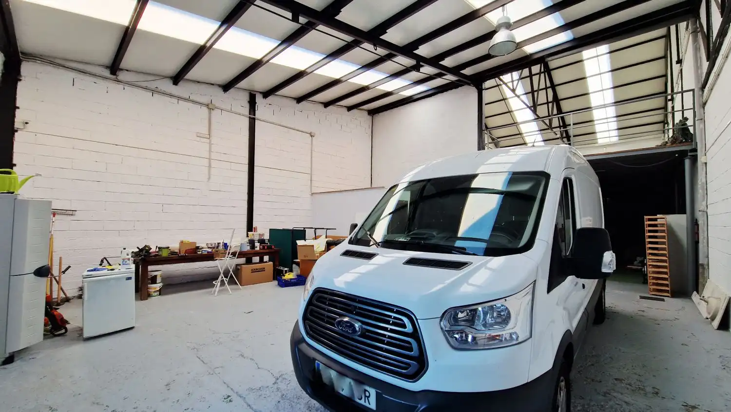 Parkplatz von Fabrikhallen zum Verkauf in Torrelavega 