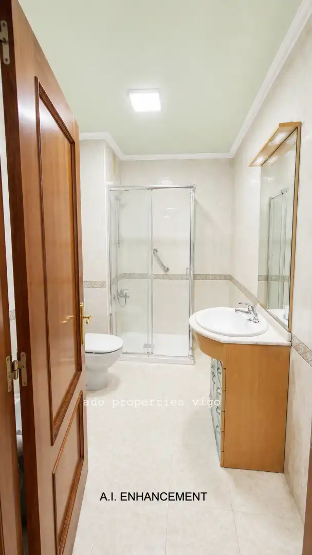 Bathroom of Flat for sale in Vigo   with Heating and Furnished