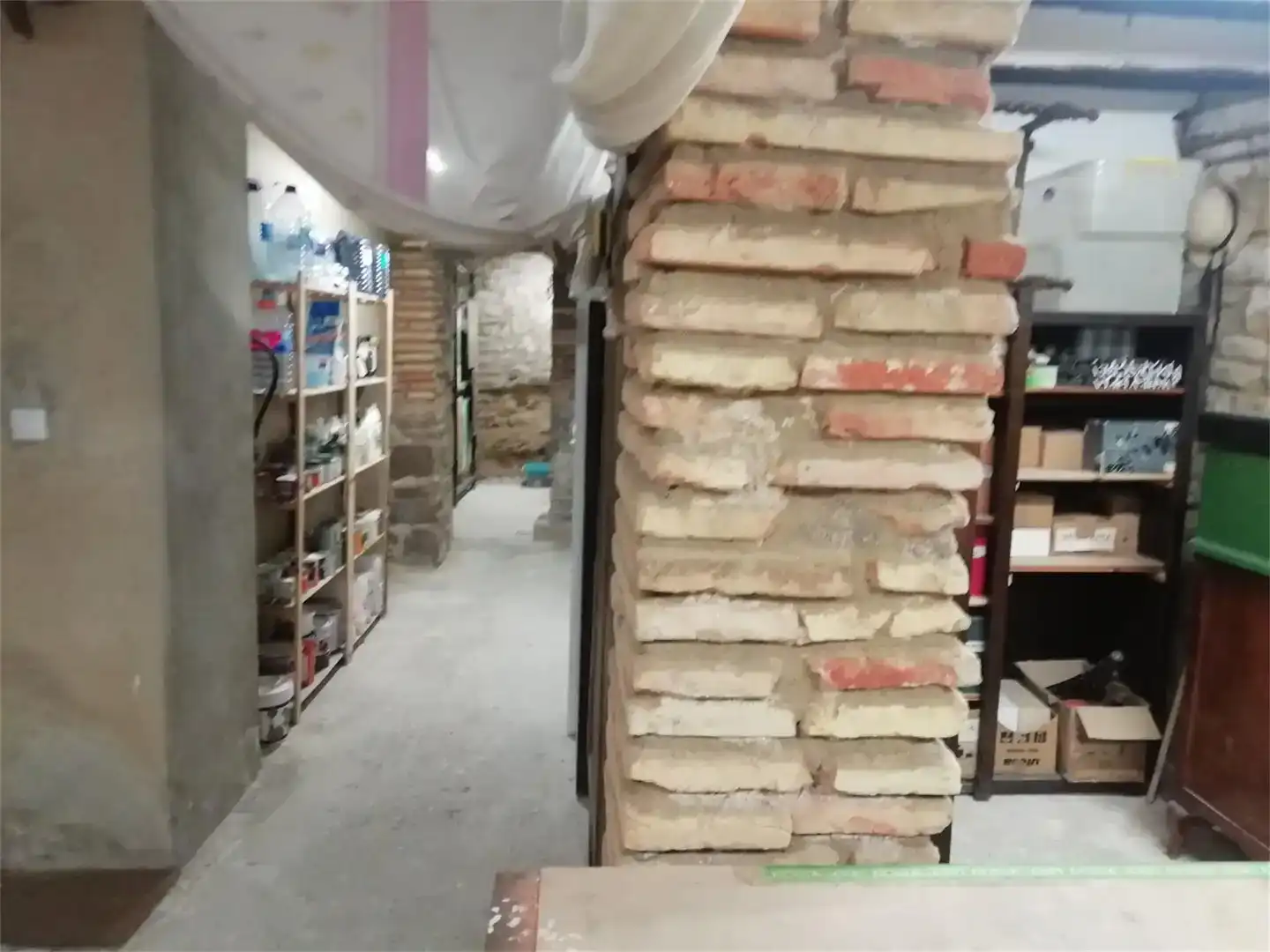 Casa adosada en venda en Aras amb Parquet, Traster i Forn