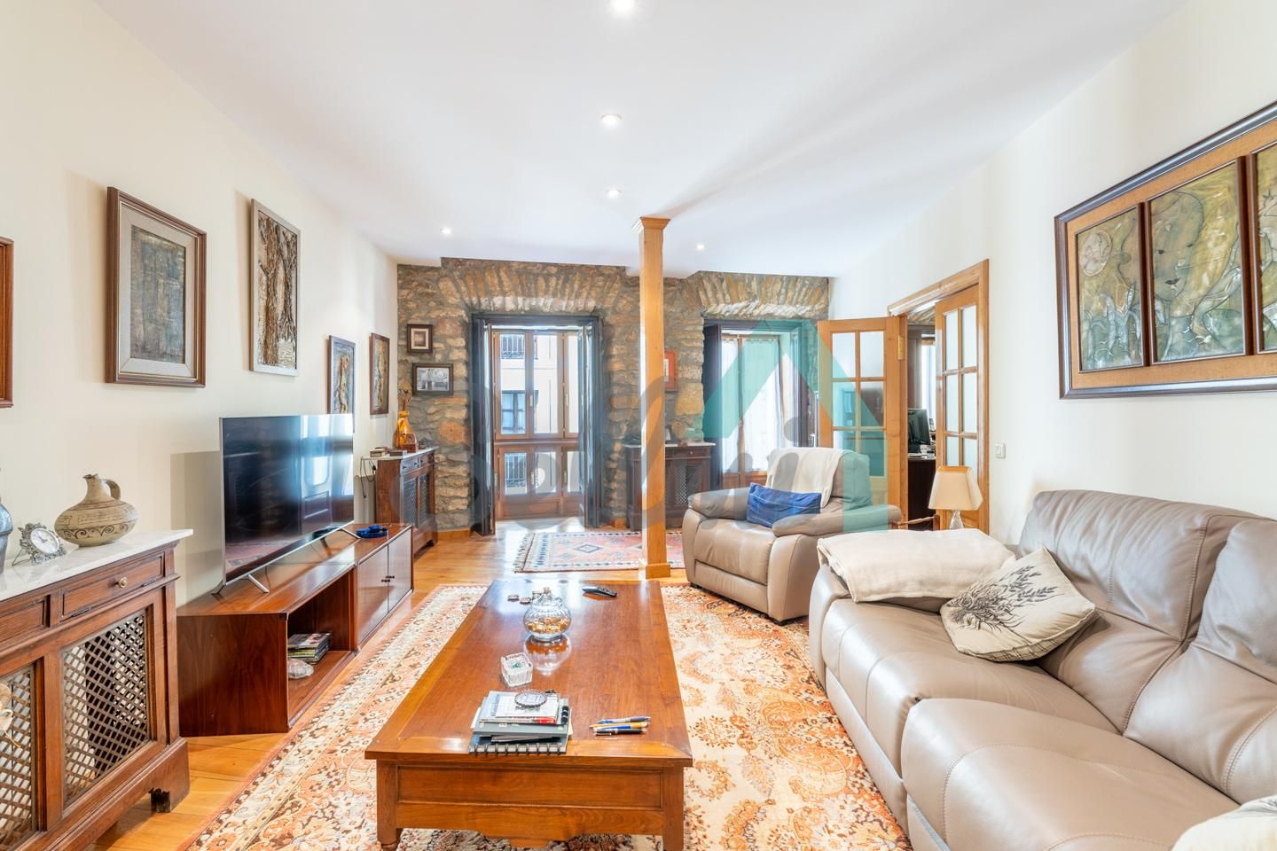 Sala d'estar de Pis en venda en Oviedo  amb Calefacció, Parquet i Terrassa