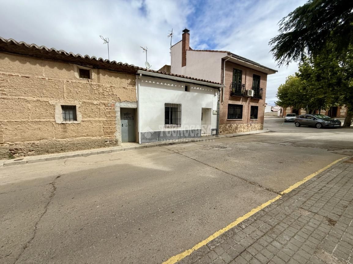 Vista exterior de Finca rústica en venda en Torrejón del Rey amb Calefacció