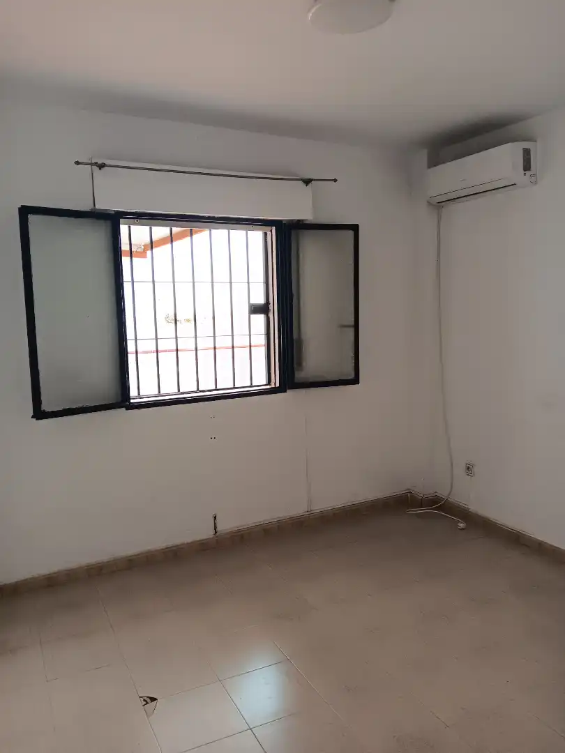 Bedroom of Flat for sale in Sevilla  with Air Conditioner