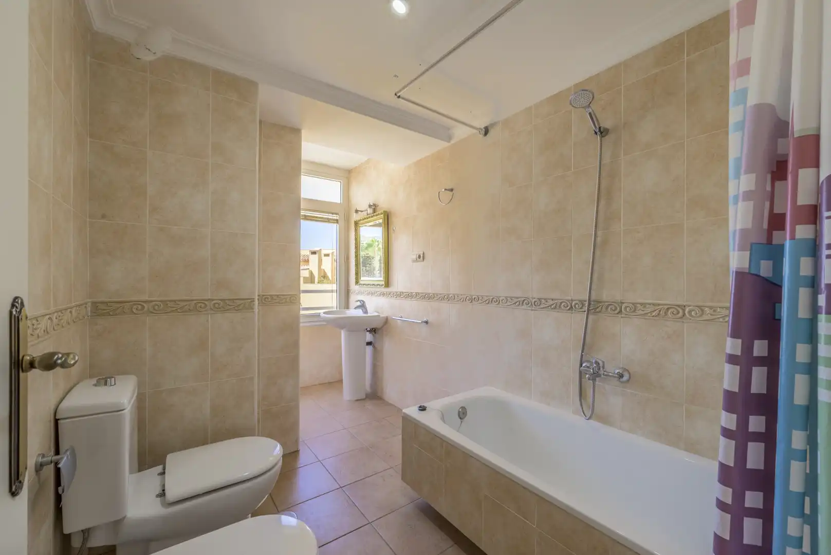 Baño de Apartamento en venta en Torremolinos con Terraza y Amueblado