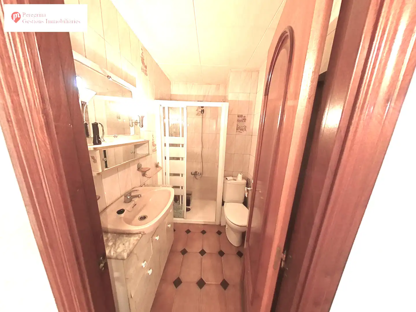 Baño de Piso en venta en Badalona con Balcón y Alarma