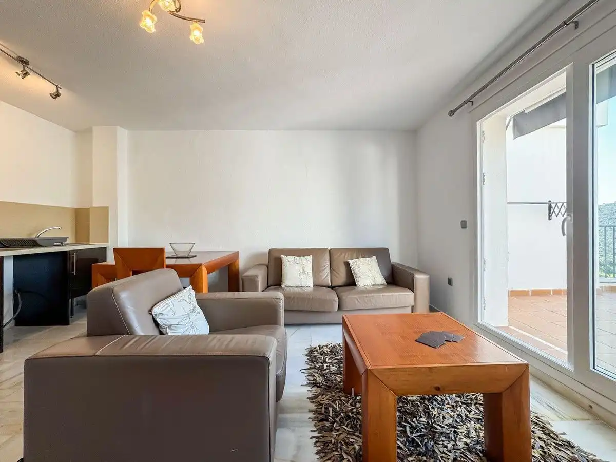 Sala d'estar de Apartament de lloguer en Estepona amb Calefacció, Terrassa i Moblat