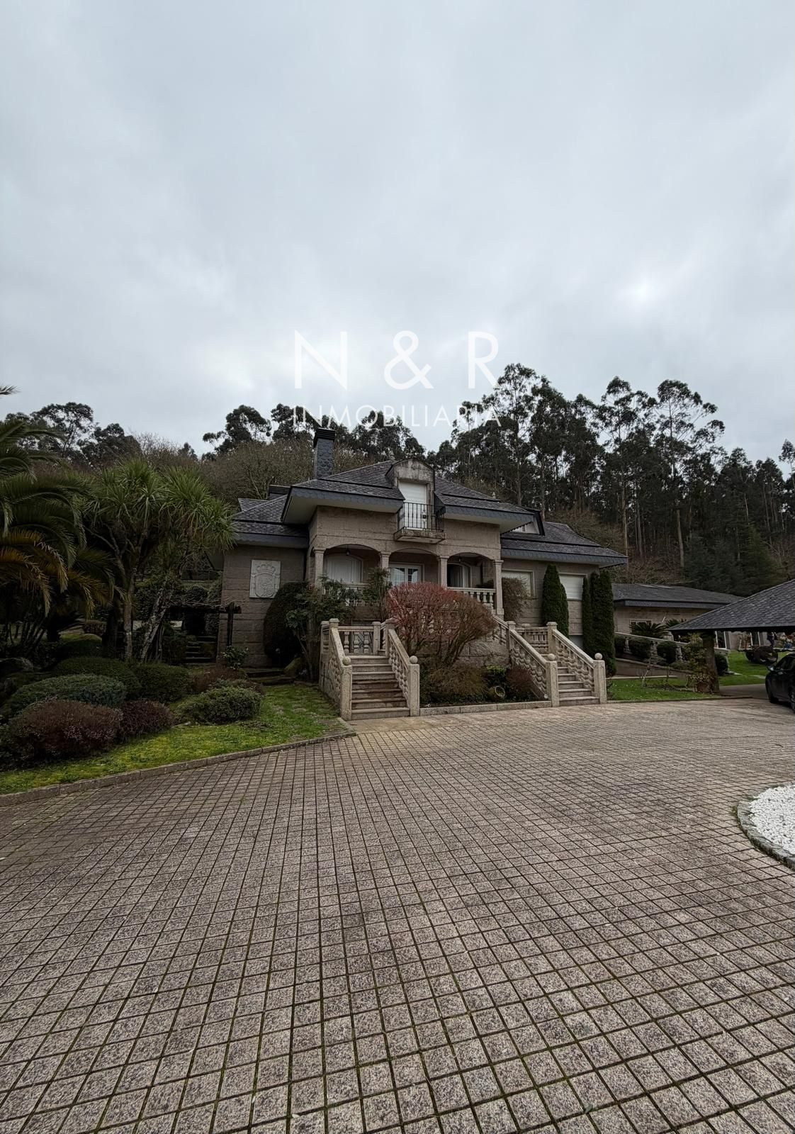 Vista exterior de Casa adosada de alquiler en Santiago de Compostela  con Terraza, Piscina y Amueblado