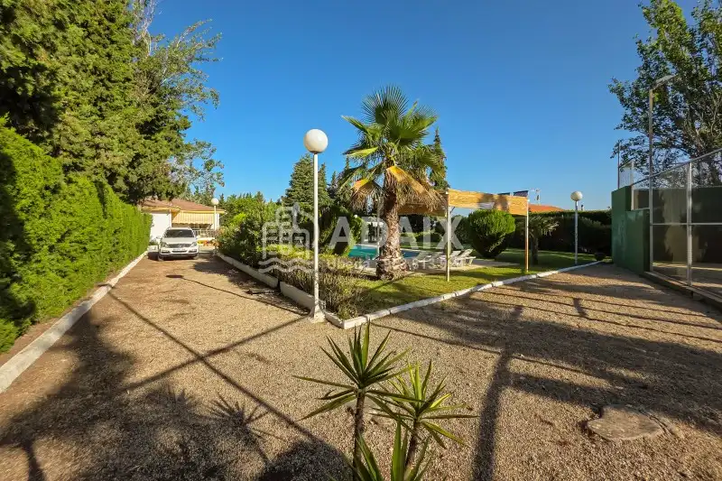 Vista exterior de Finca rústica en venta en Úbeda con Terraza, Trastero y Balcón