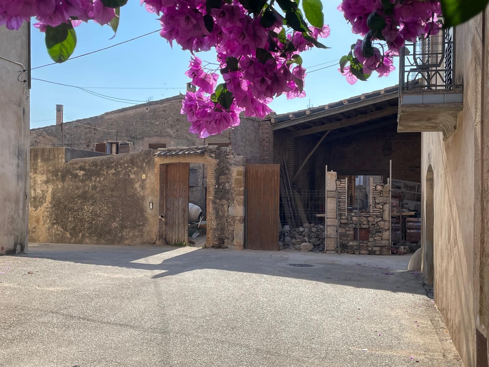 Vista exterior de Finca rústica en venda en La Tallada d'Empordà amb Aire condicionat, Calefacció i Terrassa