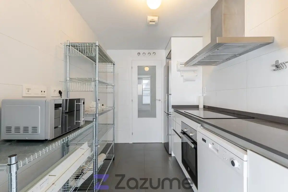 Küche von Wohnung zur Miete in Madrid mit Klimaanlage, Heizung und Parkett