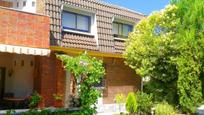 Vista exterior de Casa o xalet en venda en Berantevilla amb Jardí privat, Parquet i Terrassa