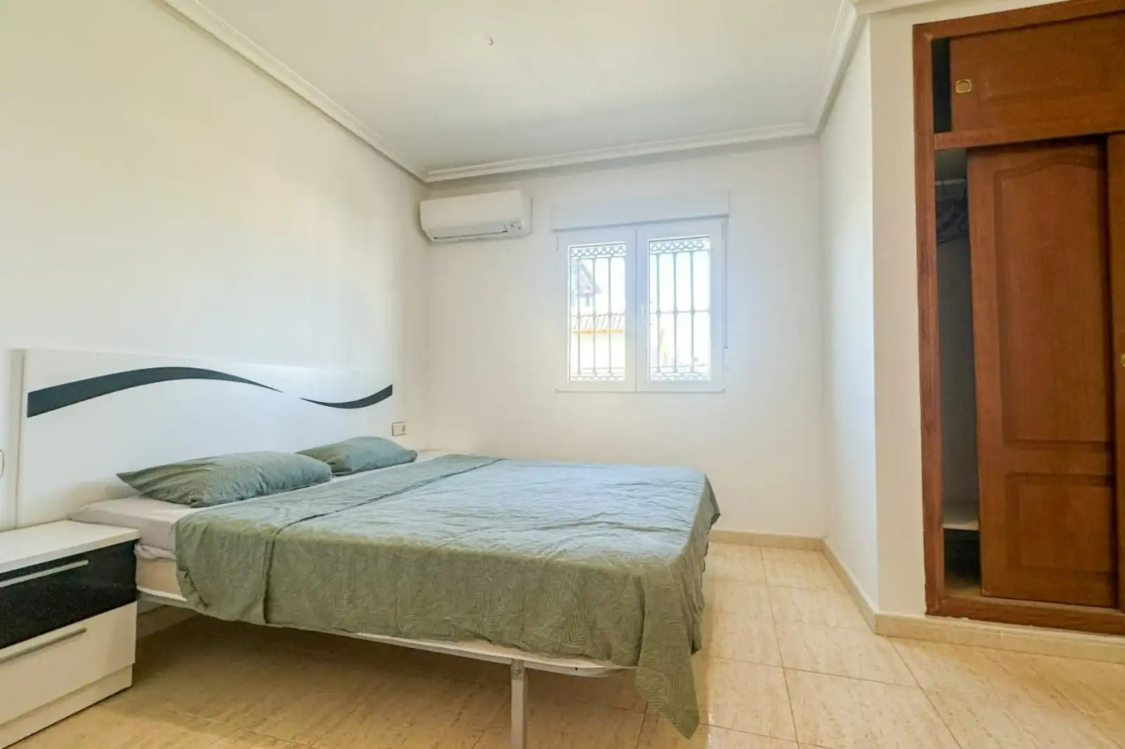 Bedroom of Houses for sale in Torrevieja  with Furnished