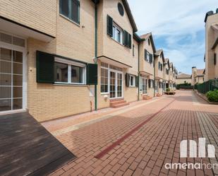 Exterior view of Single-family semi-detached to rent in Club de Campo  with Air Conditioner and Swimming Pool