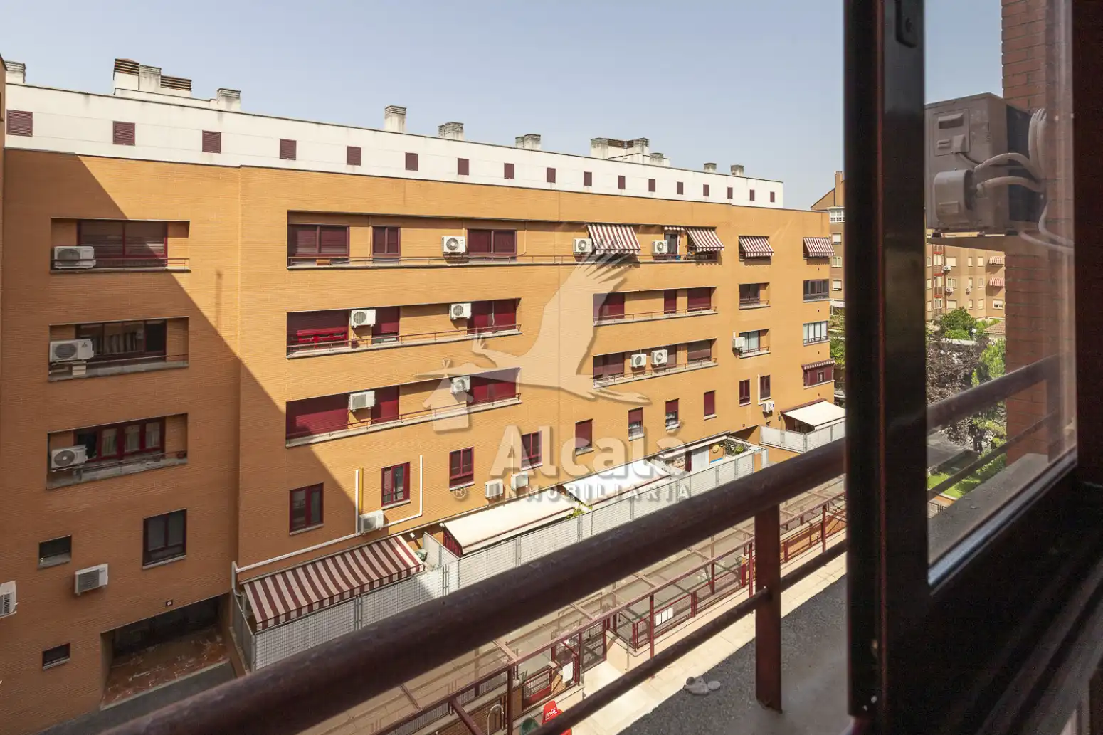 Vista exterior de Pis en venda en Alcalá de Henares amb Calefacció, Traster i Piscina