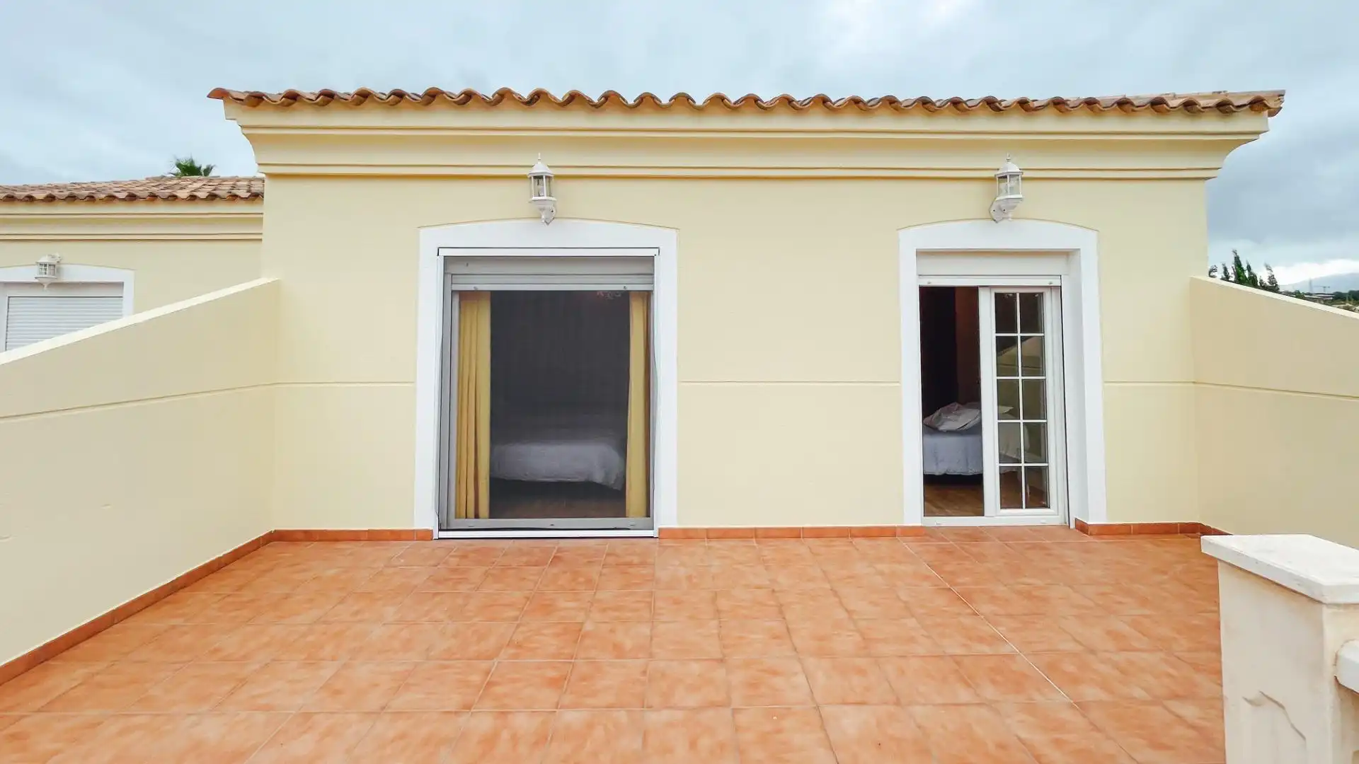 Vista exterior de Casa adosada en venda en La Nucia amb Aire condicionat, Jardí privat i Terrassa