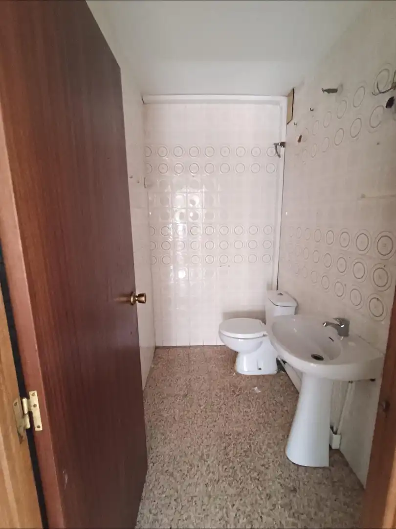 Bany de Pis en venda en Alicante / Alacant amb Balcó