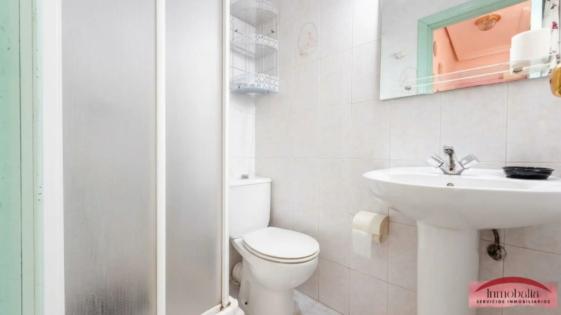 Bathroom of Flat for sale in Sevilla  with Air Conditioner, Terrace and Storage room