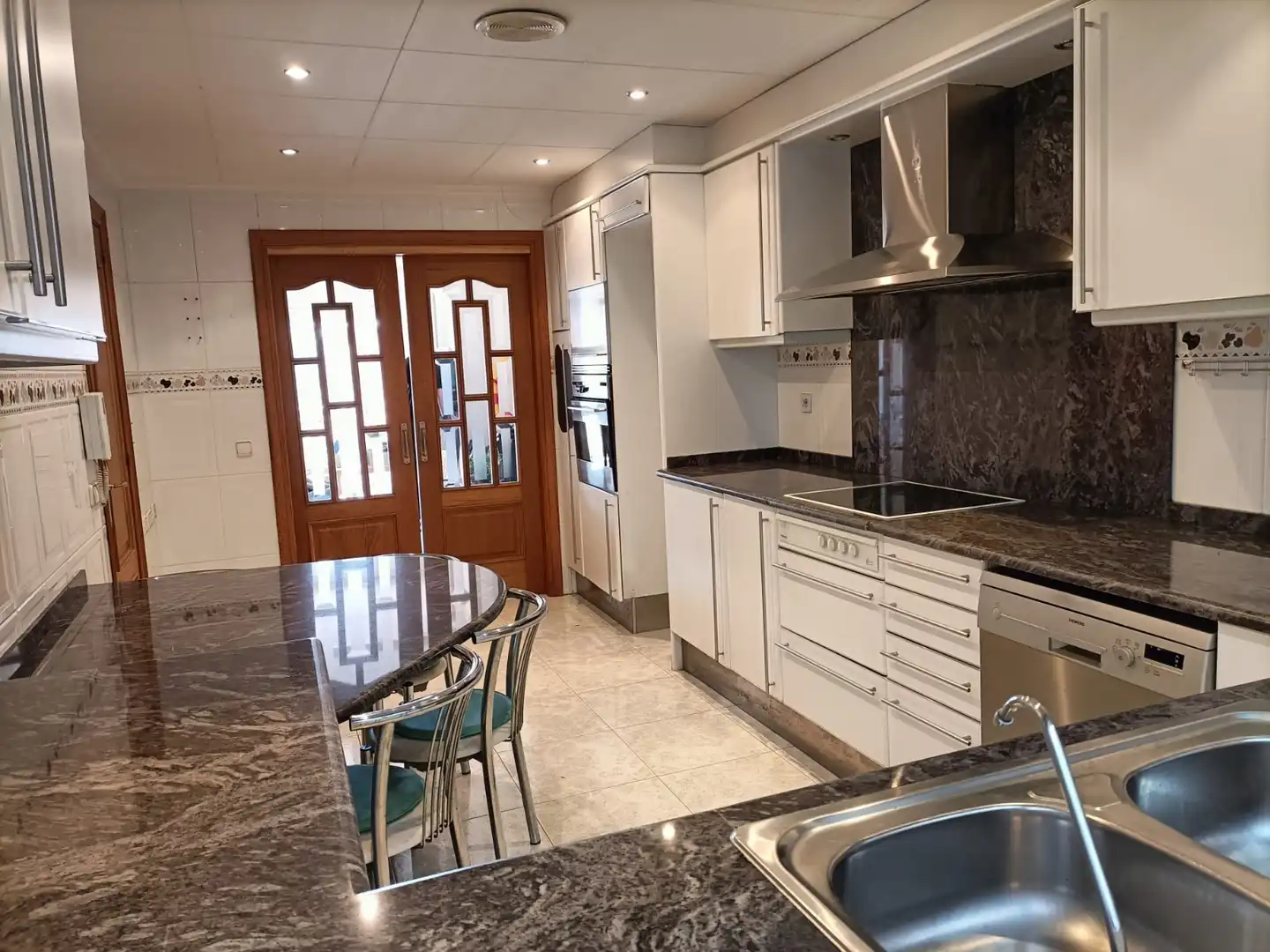Cocina de Dúplex en venta en Pineda de Mar con Calefacción, Terraza y Amueblado