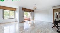 Living room of Flat for sale in  Granada Capital  with Terrace and Balcony