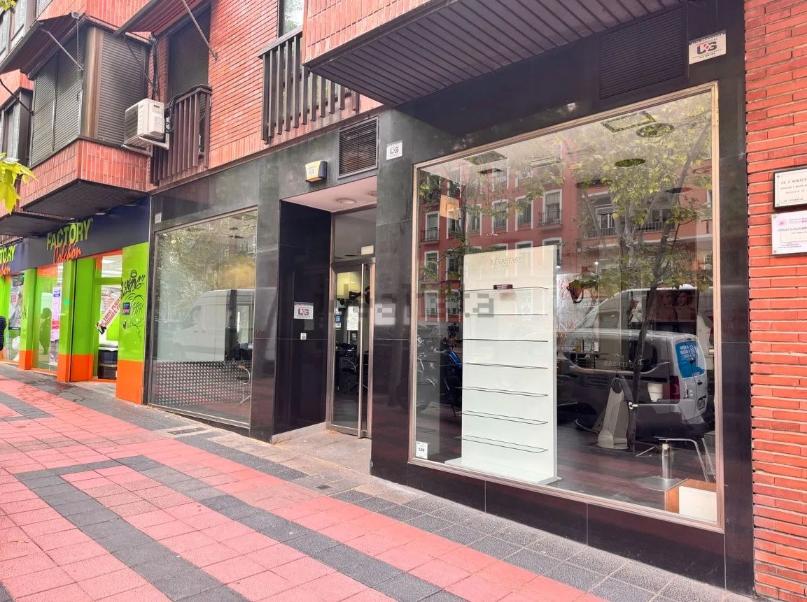 Vista exterior de Local de lloguer en  Madrid Capital amb Aire condicionat i Calefacció