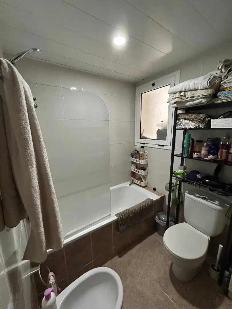 Baño de Piso en venta en Torredembarra con Aire acondicionado, Calefacción y Amueblado