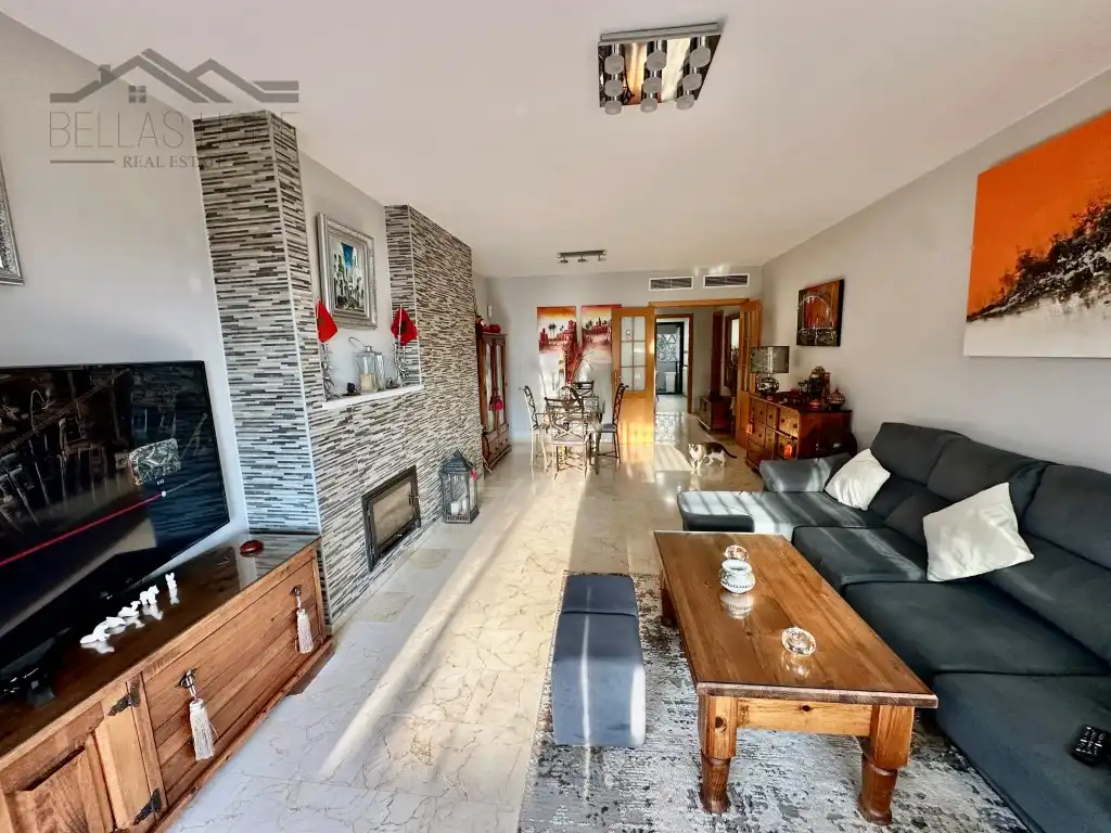 Sala de estar de Piso en venta en Estepona con Aire acondicionado, Terraza y Piscina