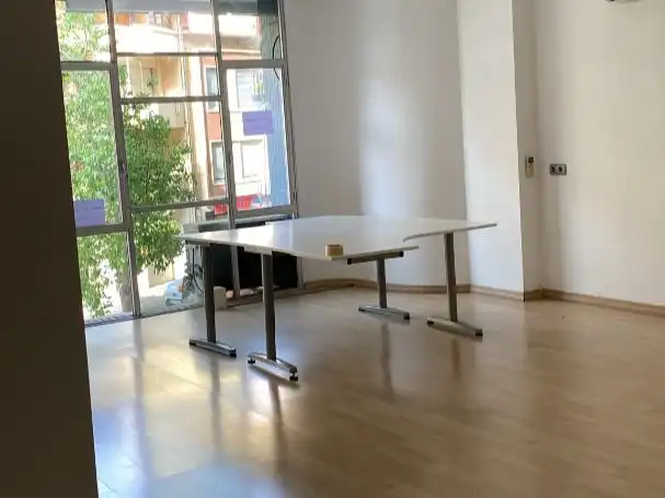 Büro zur Miete in Sabadell mit Klimaanlage und Heizung