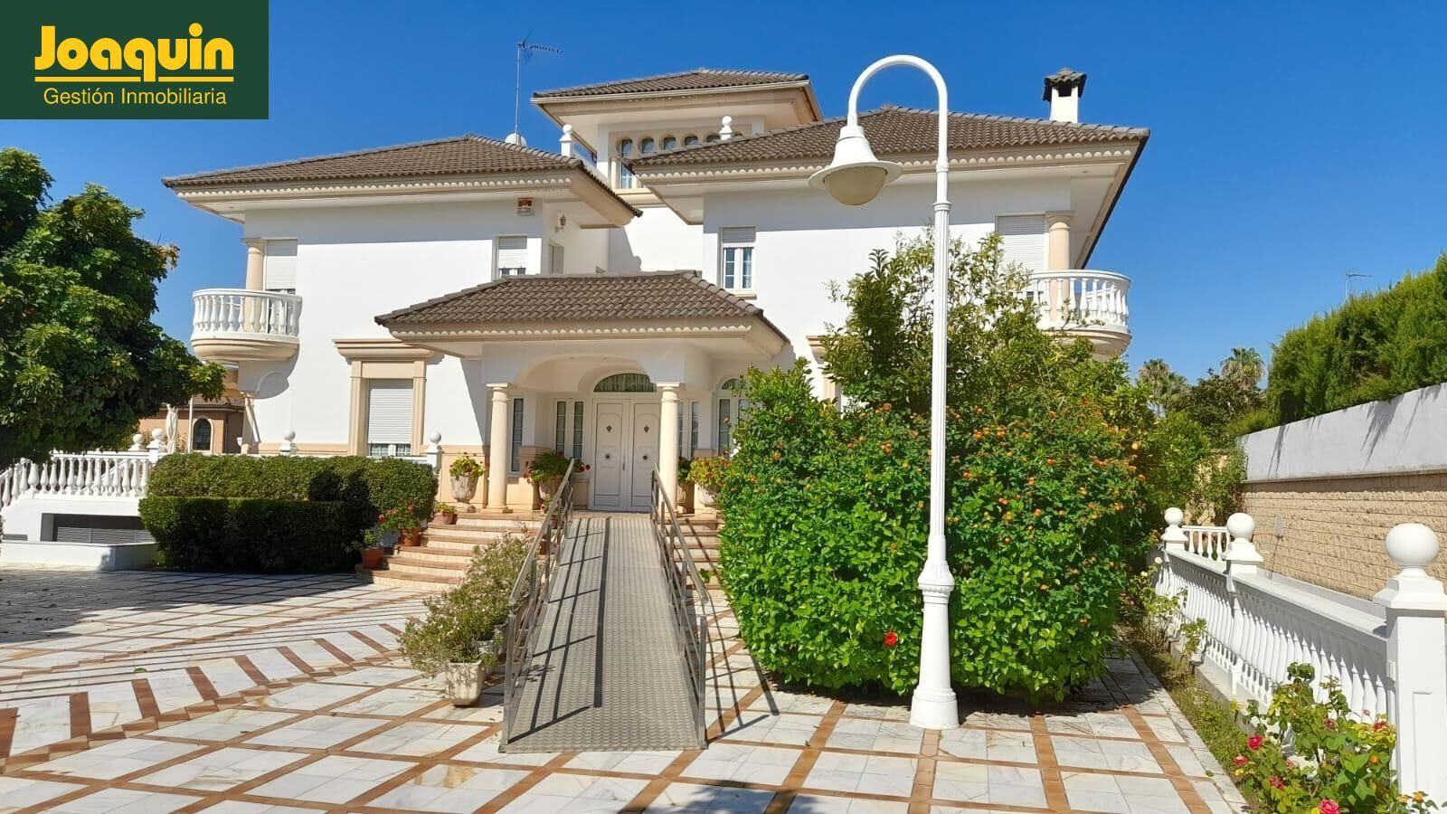 Exterior view of House or chalet for sale in  Córdoba Capital  with Air Conditioner, Heating and Private garden