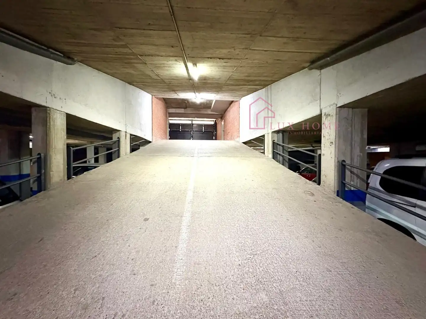 Aparcament de Pis en venda en Santa Perpètua de Mogoda amb Aire condicionat, Calefacció i Traster