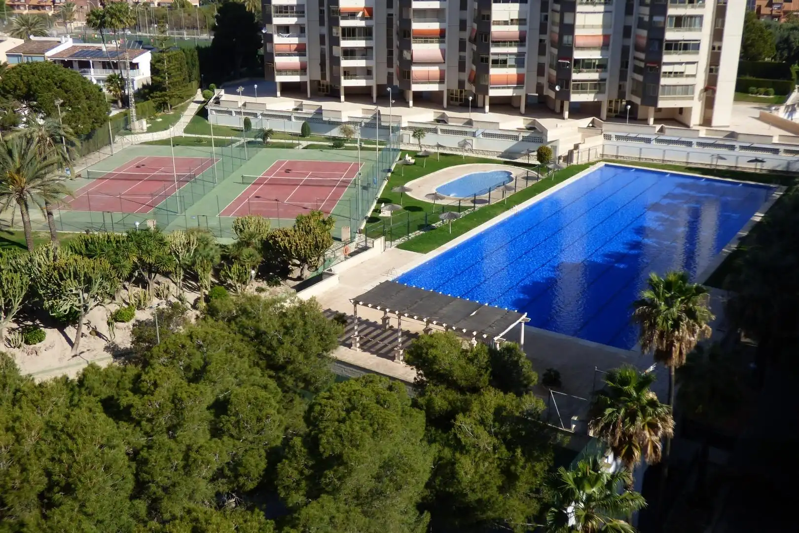 Schwimmbecken von Wohnung zum Verkauf in Alicante / Alacant mit Klimaanlage, Heizung und Privatgarten
