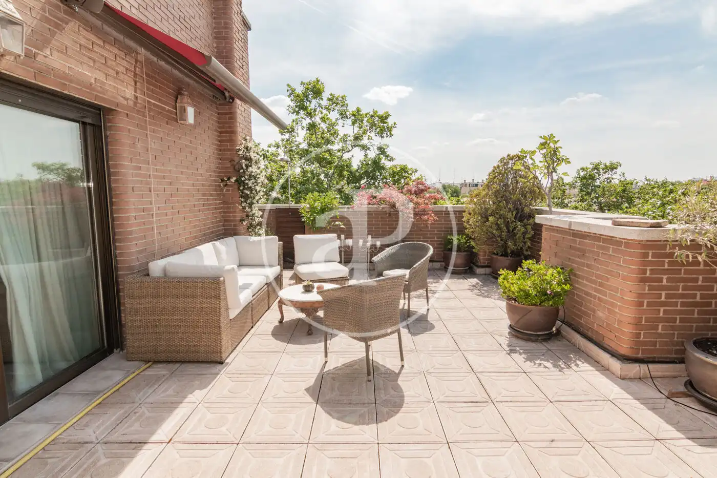 Terrassa de Àtic de lloguer en Madrid amb Aire condicionat, Calefacció i Jardí privat