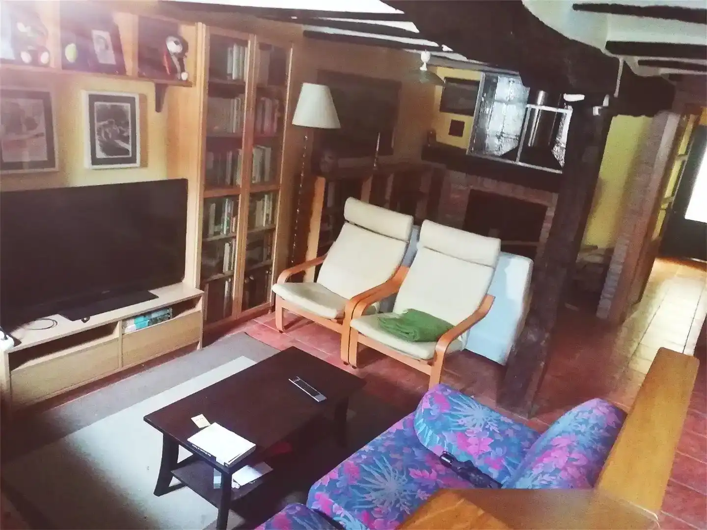 Sala d'estar de Casa adosada en venda en Aras amb Parquet, Traster i Forn