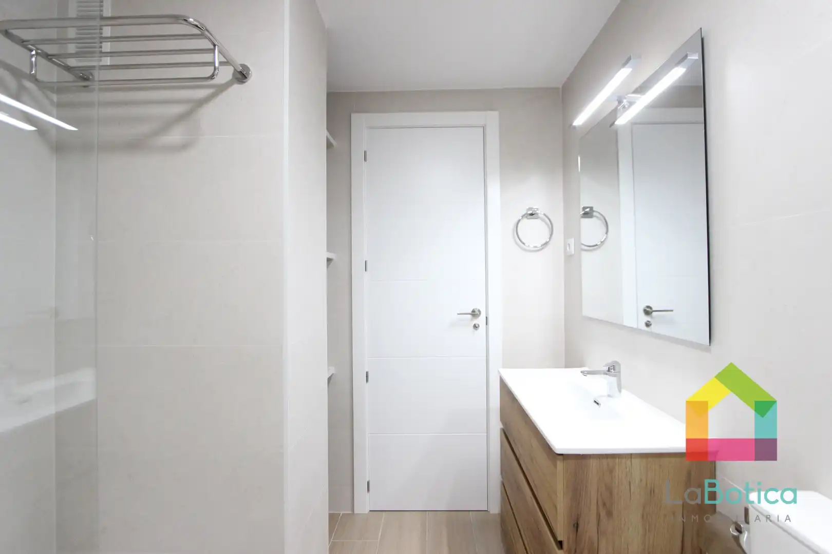 Bathroom of Flat for sale in Toledo  with Air Conditioner and Heating