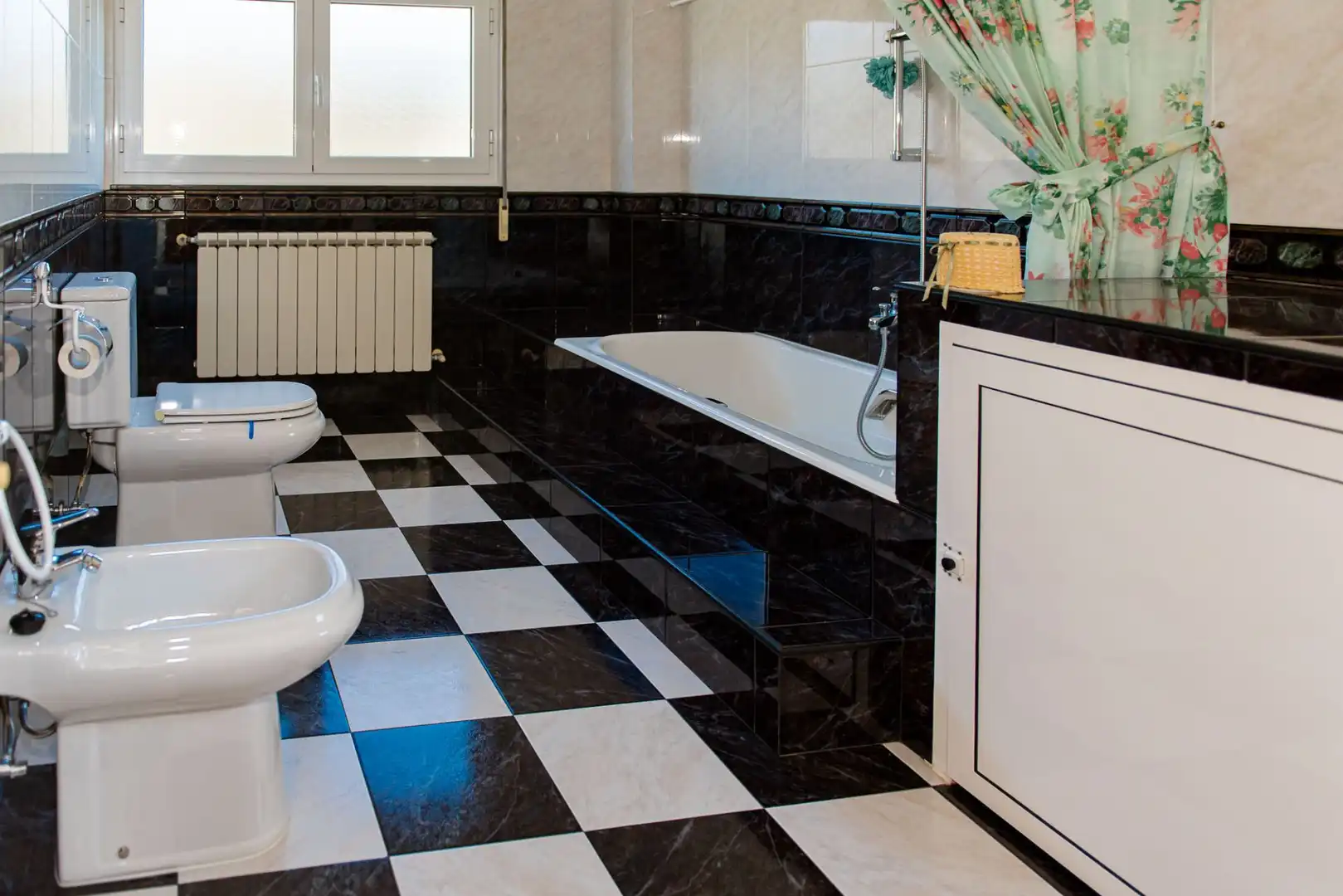 Bathroom of Houses for sale in Torre del Bierzo  with Air Conditioner, Heating and Private garden