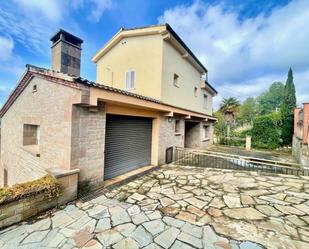 Vista exterior de Casa o xalet en venda en Castellnou de Bages amb Jardí privat, Terrassa i Piscina
