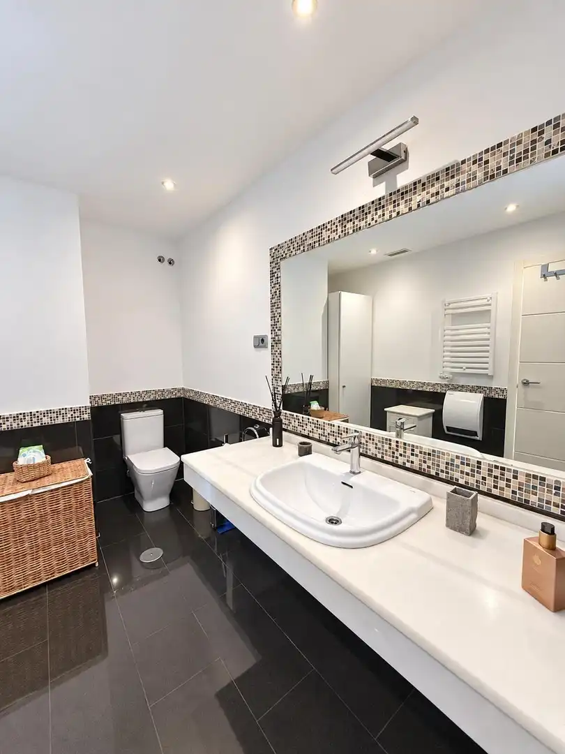 Baño de Piso en venta en Fuengirola con Aire acondicionado, Jardín privado y Terraza