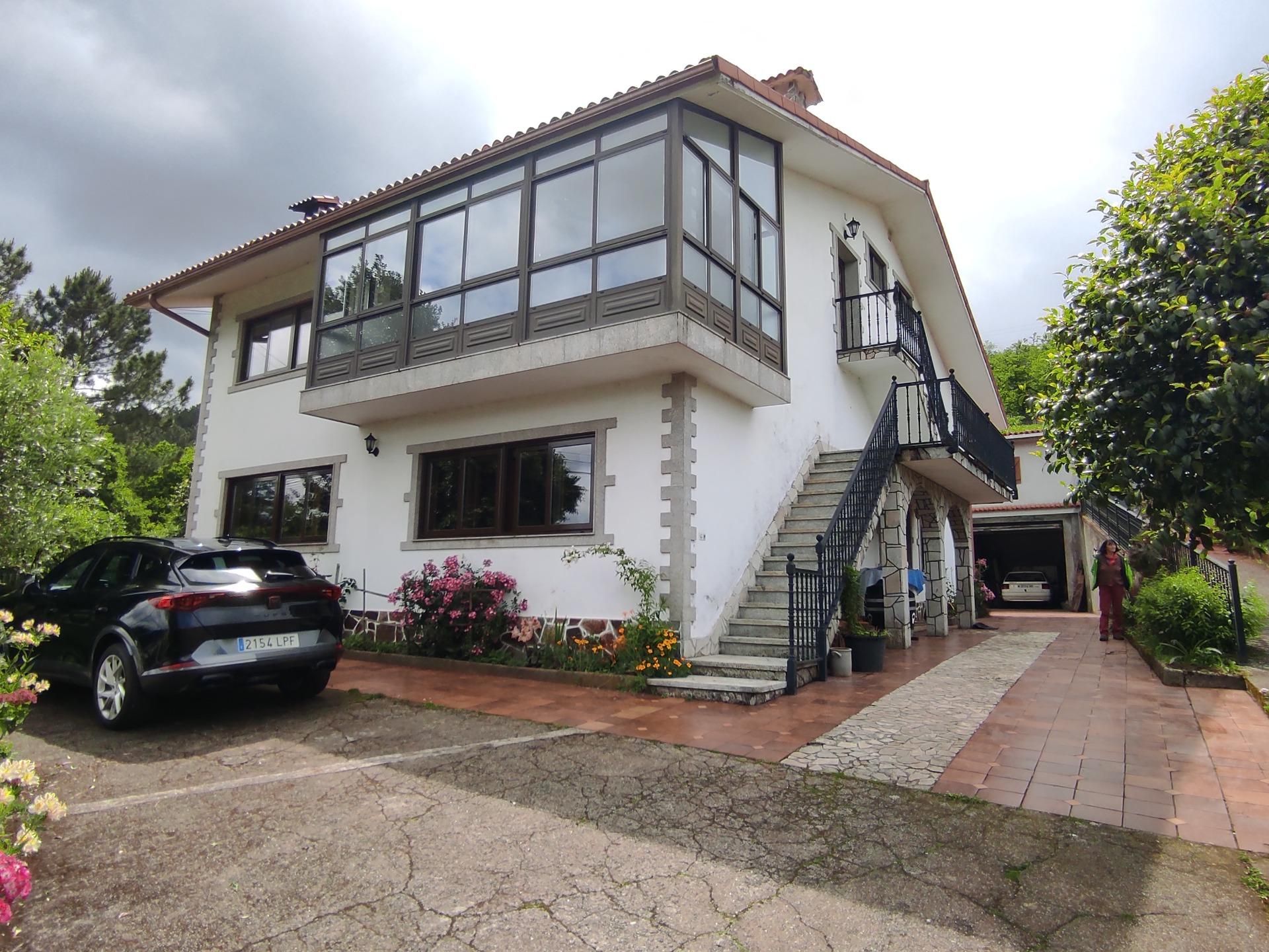 Vista exterior de Casa o xalet en venda en Vila de Cruces amb Calefacció, Jardí privat i Terrassa