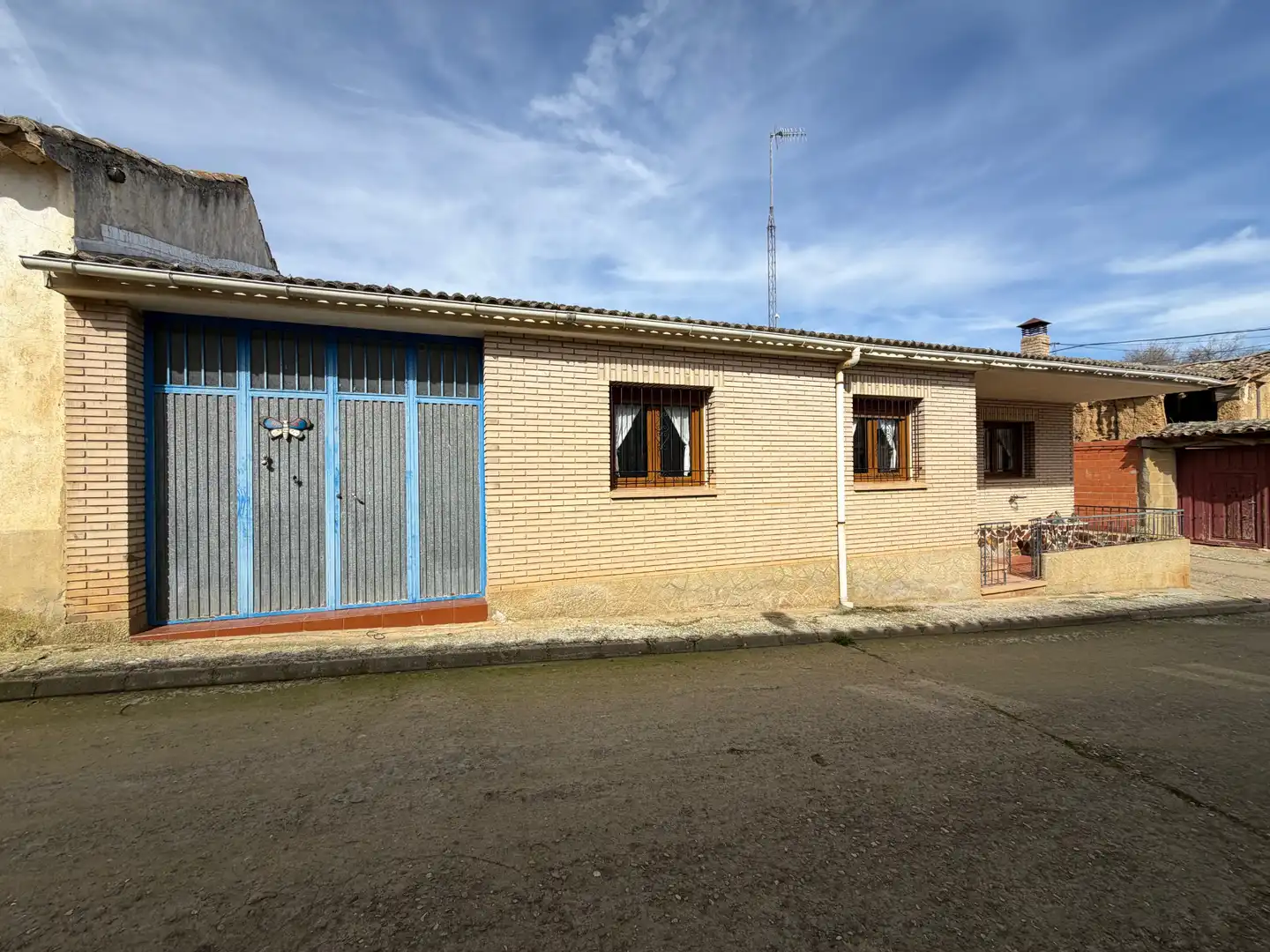 Exterior view of Houses for sale in Tordehumos  with Heating, Terrace and Storage room