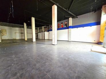Locale commerciale in affitto a Loja
