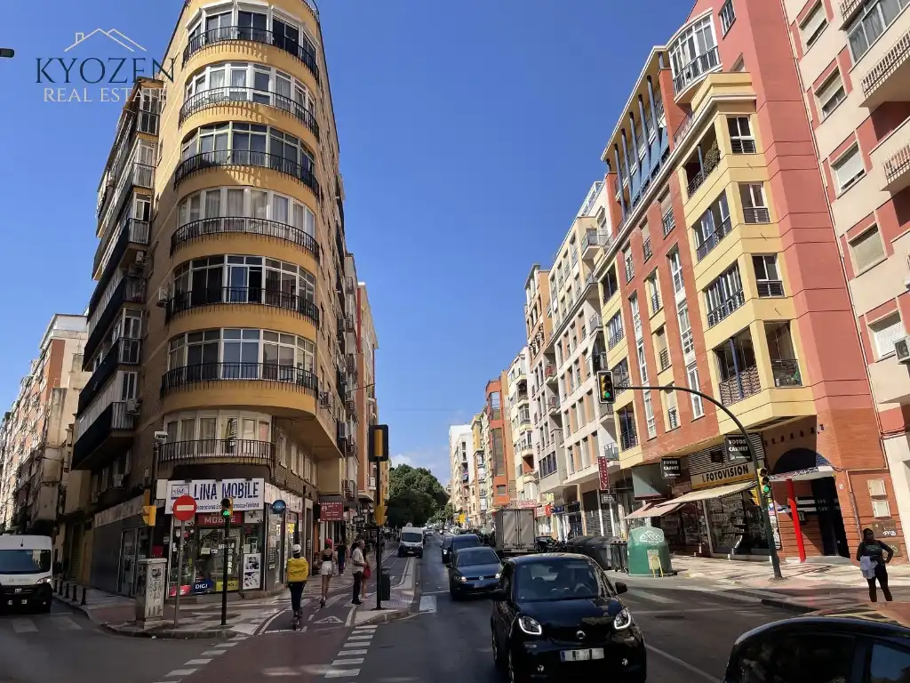 Außenansicht von Gebäude zur Miete in Málaga mit Alarm