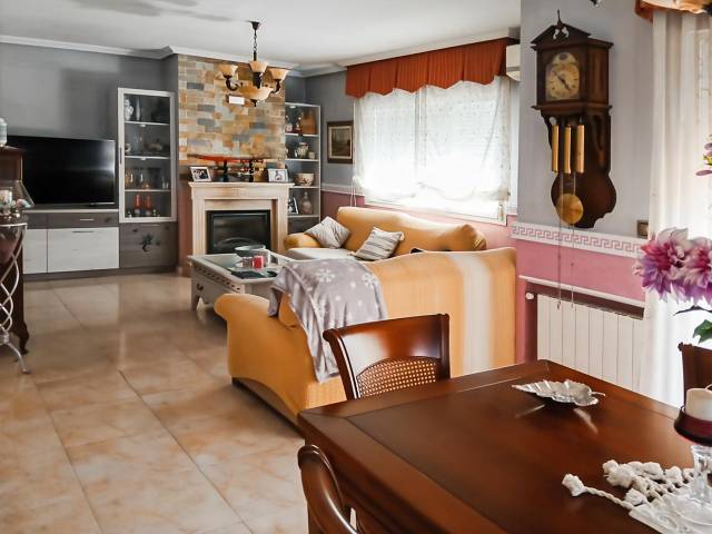 Casa adosada en Venta en Centro