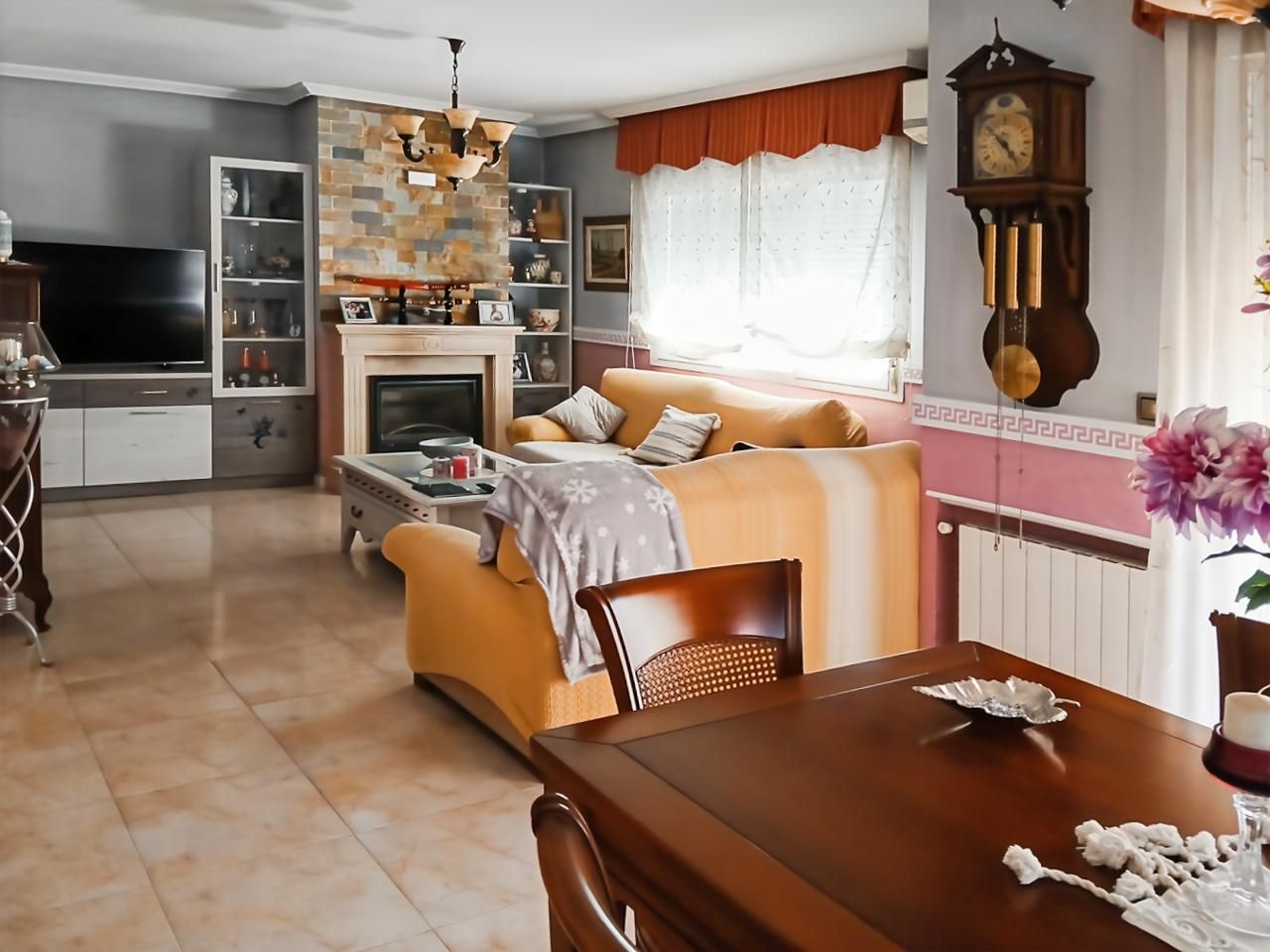 Sala de estar de Casa adosada en venta en Rivas-Vaciamadrid con Aire acondicionado, Calefacción y Jardín privado