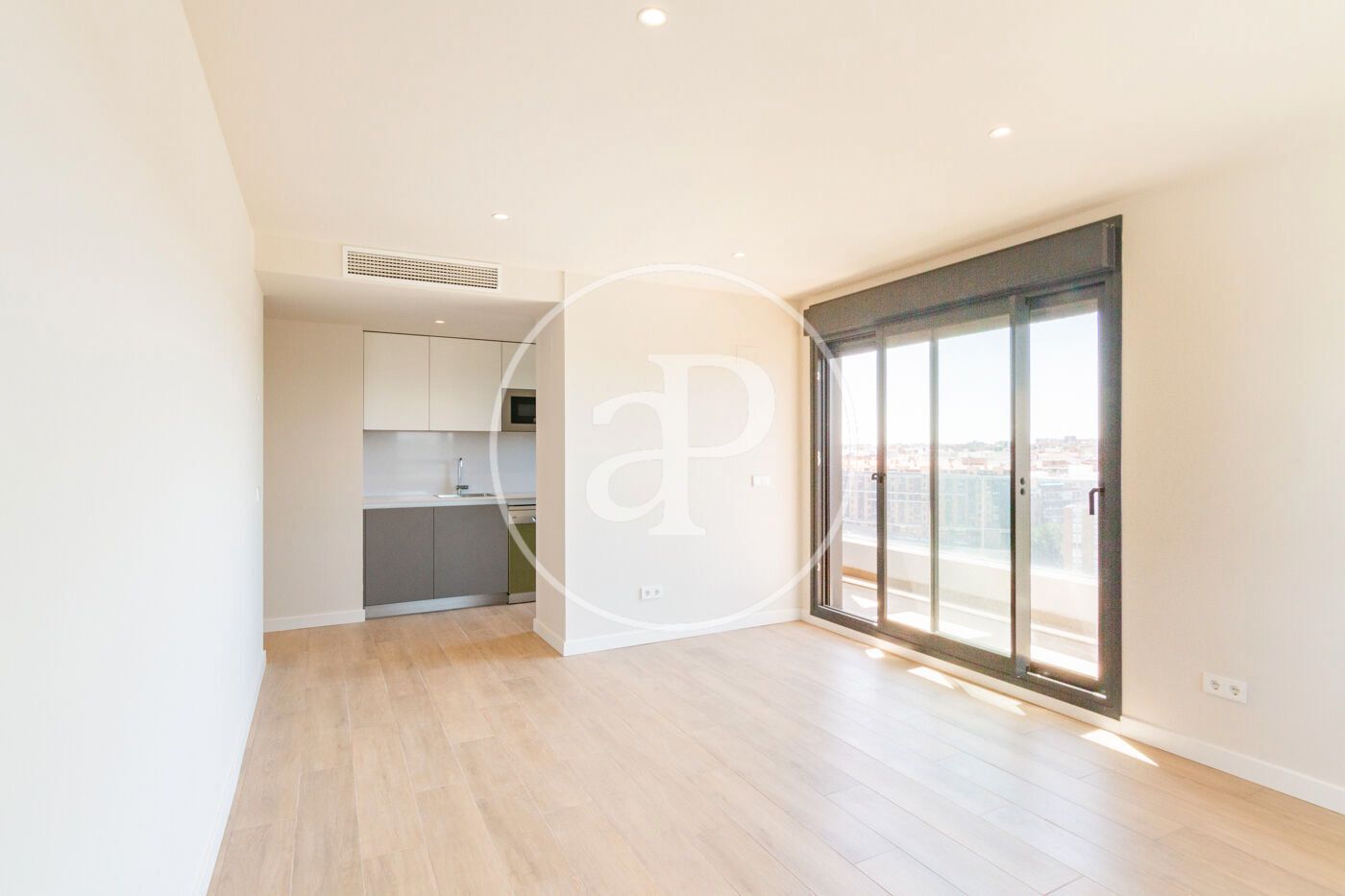 Flat to rent in  Madrid Capital  with Air Conditioner, Heating and Terrace