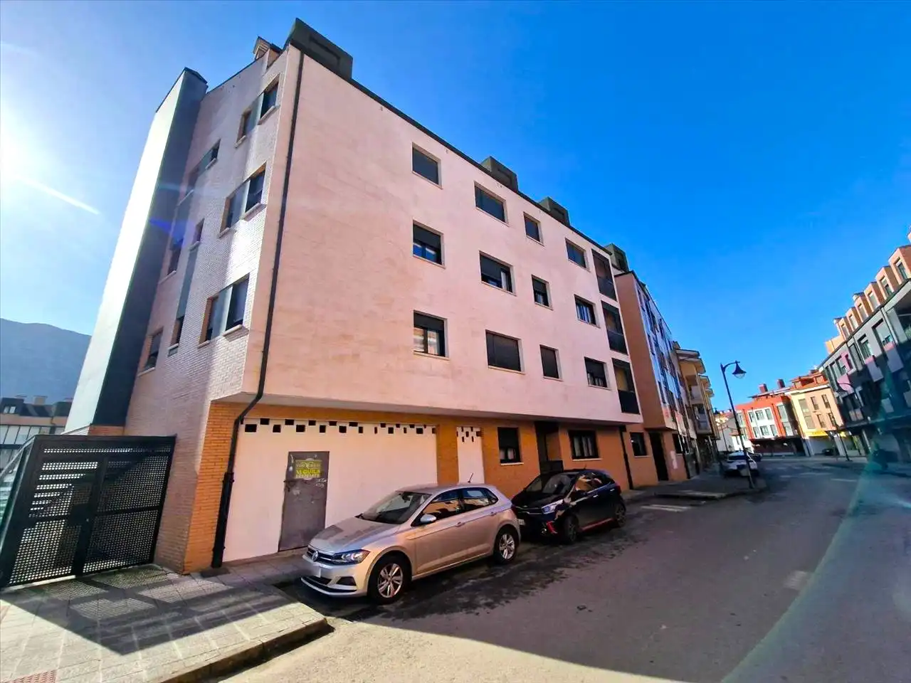 Vista exterior de Garaje en venta en Llanes