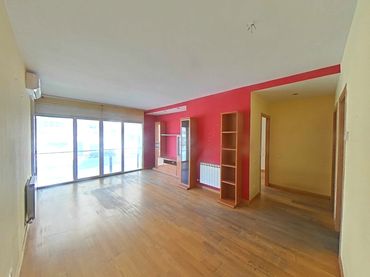 Pis amb ascensor en venda a Centre - Sant Oleguer