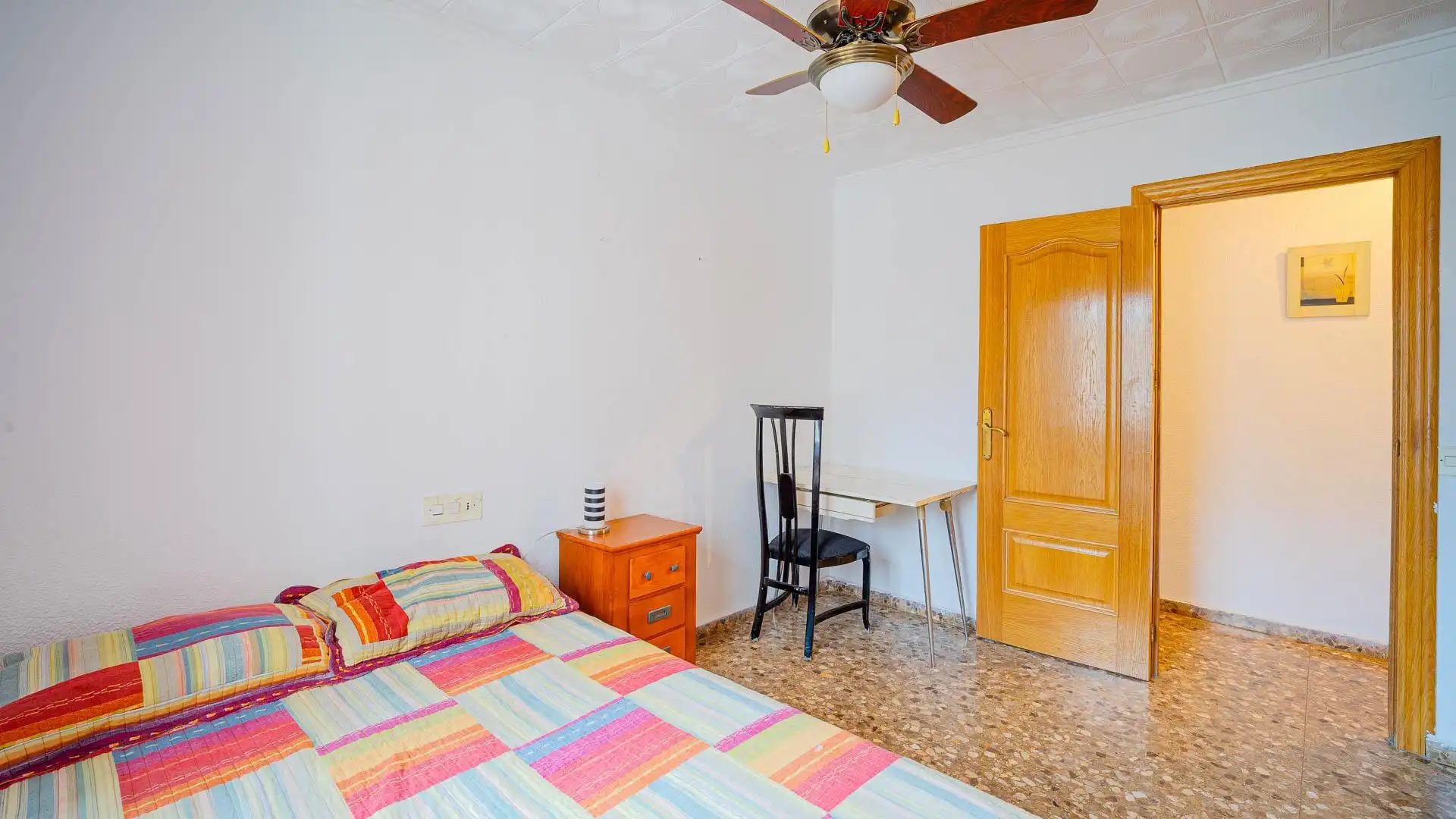 Habitación de Casa adosada en venta en Torrevieja con Jardín privado, Terraza y Amueblado