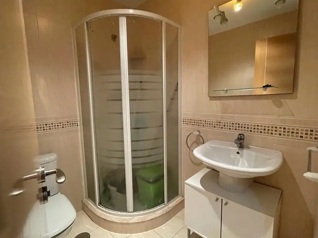 Baño de Apartamento en venta en Ponferrada con Calefacción, Parquet y Trastero